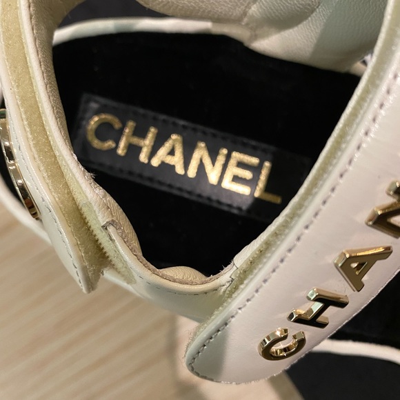 🆕 CHANEL Ivory CC Logo Quilted Wedge Dad Sandals Rare Gold Hardware - Picture 4 of 16
